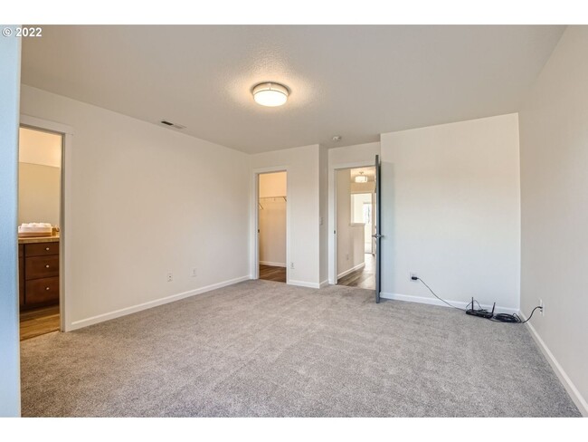 Building Photo - Modern Comfort in a Quiet, Beautiful Neighborhood – 3 Bed, 2.5 Bath Home