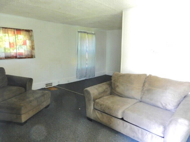 Building Photo - 1730 Willow Ave