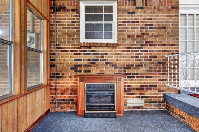 Building Photo - 2 Bedroom Dog Friendly Home For Rent With Large Bonus Room!