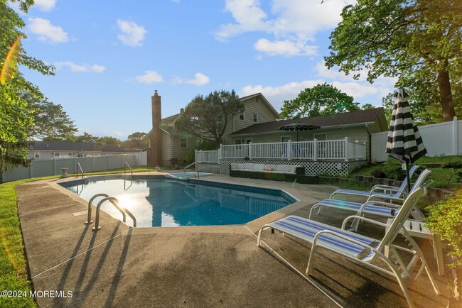 Building Photo - 2 Karen Ct