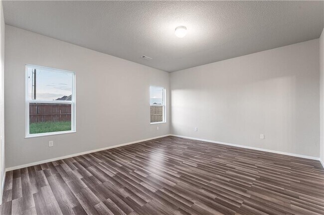 Building Photo - 1570 Scotland Dr