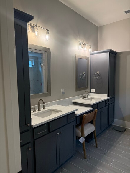 Building Photo - 1725 Coburn St