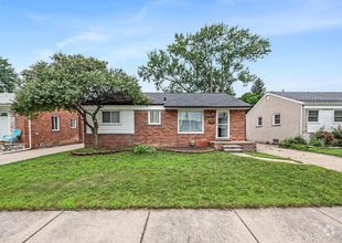Building Photo - Updated Ranch with Bonus Space & Prime Loc...