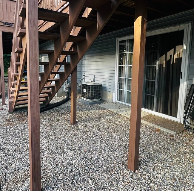 Building Photo - 45 Waters Edge Dr