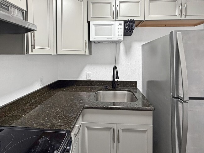 Building Photo - 515 Bremser Ave