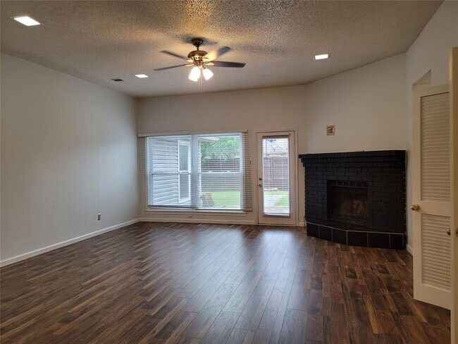 Building Photo - 613 Hanover Dr