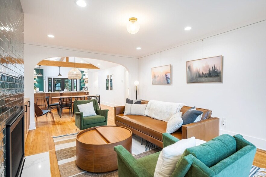 Building Photo - 2457 4th Ave W