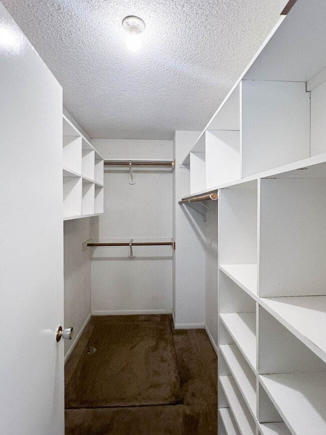 Building Photo - 1235 Crescent Dr