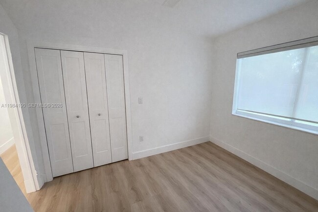 Building Photo - 240 Greenwood Dr