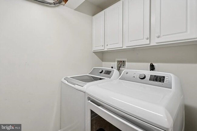 Building Photo - 204 Hudson Dr