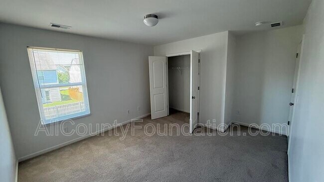 Building Photo - 340 Dunlin Dr