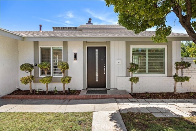 Building Photo - 822 E Borchard Ave