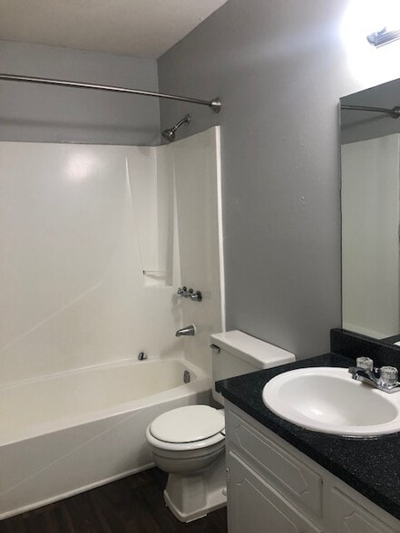 Building Photo - 115 Rainbow Ct