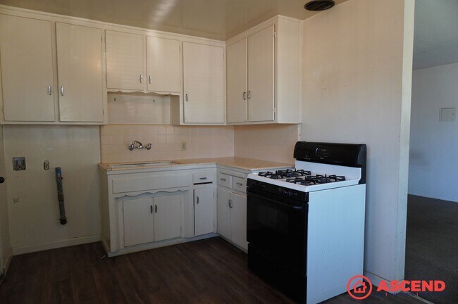 Building Photo - 717 30th St