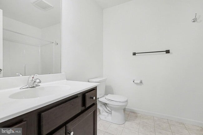 Building Photo - 7867 Oakbrook Dr