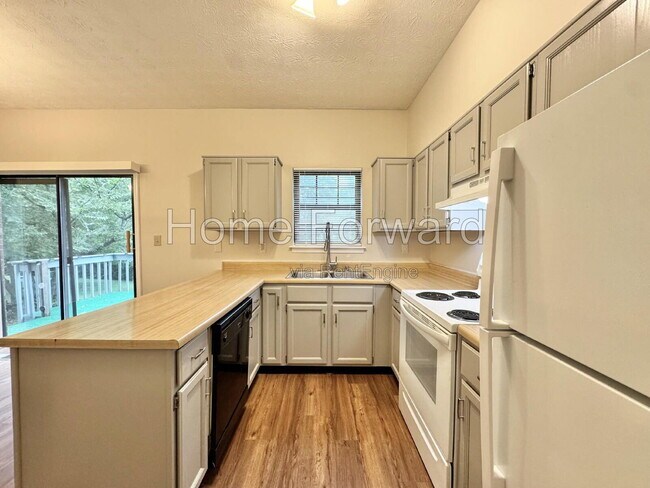 Building Photo - 3118 High Ridge Dr