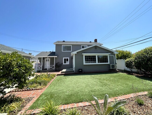 Building Photo - Charming updated 3-bedroom home with a/c near Victor Park