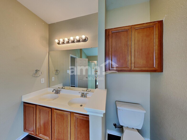 Building Photo - 631 Tom Kemp Dr