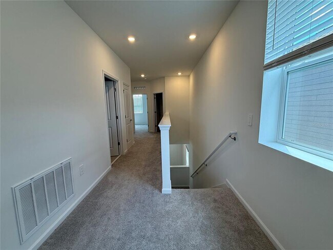 Building Photo - 734 Honeyrock St