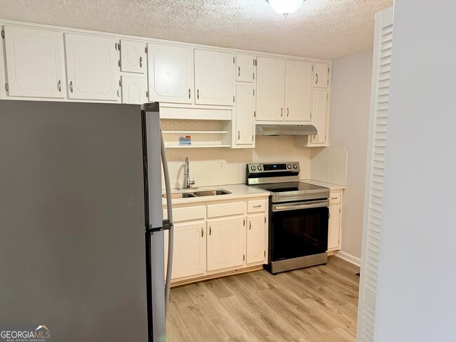 Building Photo - 88 Church St