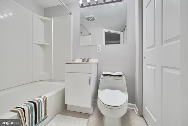 Building Photo - 2845 Plainfield Rd