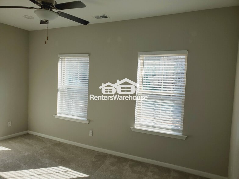 Building Photo - 328 Commons Ave