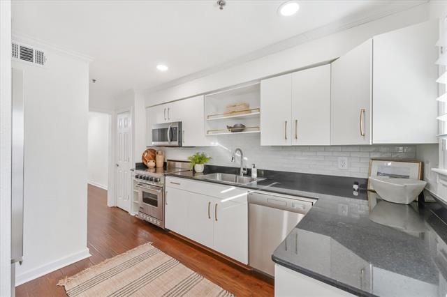 Building Photo - 3901 Travis St