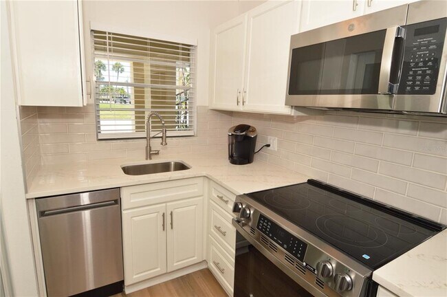 Building Photo - 4700 Cove Cir