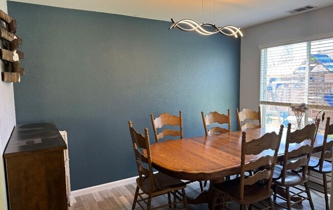 Building Photo - 4 bedroom 2 bath home with bonus room close to schools and shopping. Rv and or boat parking.