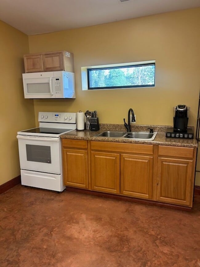 Building Photo - 1796 Rozier Church Rd