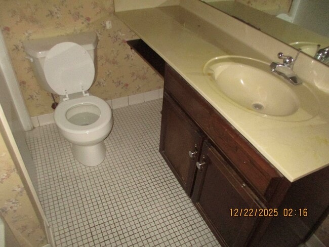 Building Photo - 2110 Lennox St