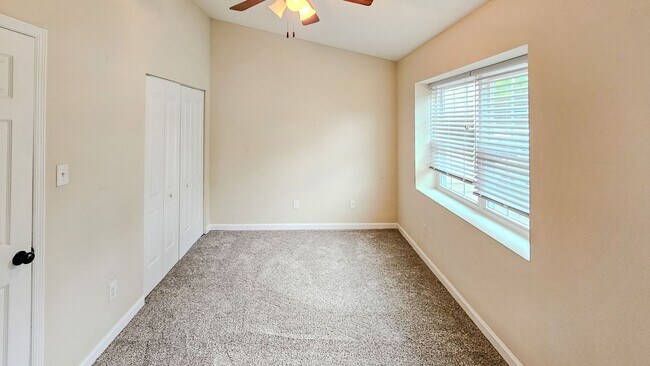 Building Photo - West Knoxville 37923 - 2 bedroom, 1.5 bath condo with hardwood floors - Contact Ryan Fogarty (865...