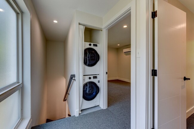 Building Photo - 616 Marine St