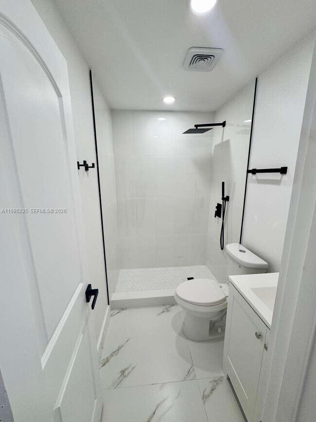 Building Photo - 230 E 56th St