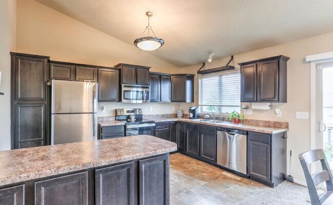 Building Photo - 13806 S 43rd Ave