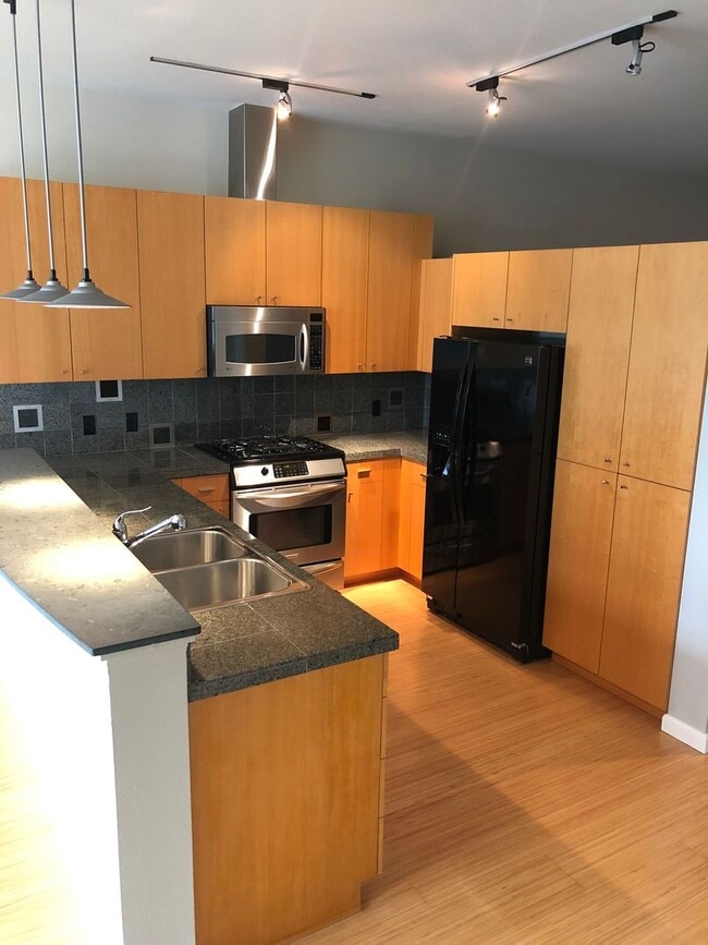 Building Photo - 1Bd/1Ba Seattle Condo