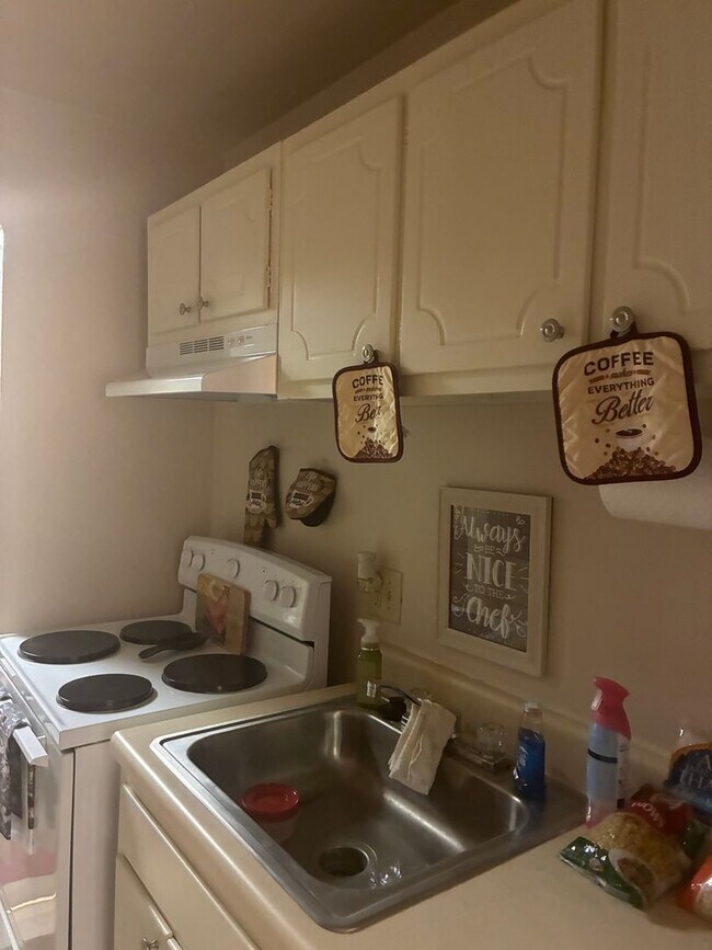 Building Photo - Oakland Square Apartments, Hampton