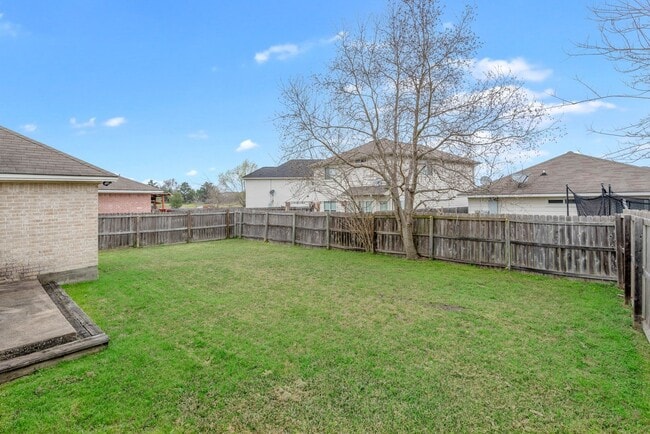 Building Photo - AVAILABLE AUGUST 2026 - Charming 3 bed/ 2 ...