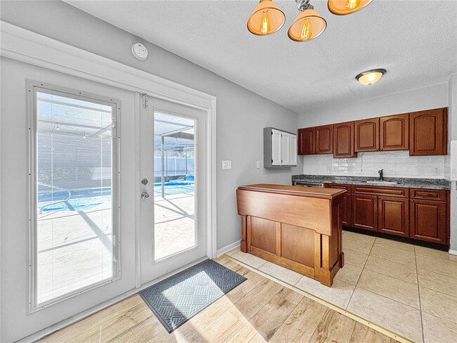 Building Photo - 1003 County Rd 17A W