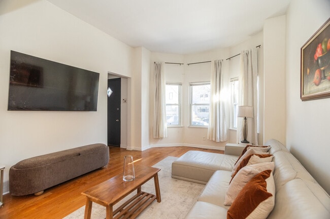 Building Photo - 2814 N Maplewood Ave