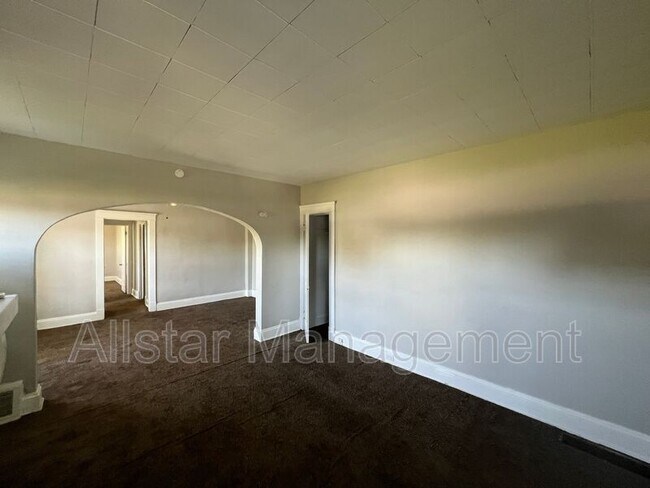 Building Photo - 13815 Idarose Ave