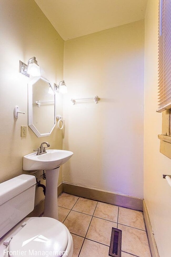 Building Photo - 3 Bedroom Home Next to City Park and Minutes From Campus and Downtown!