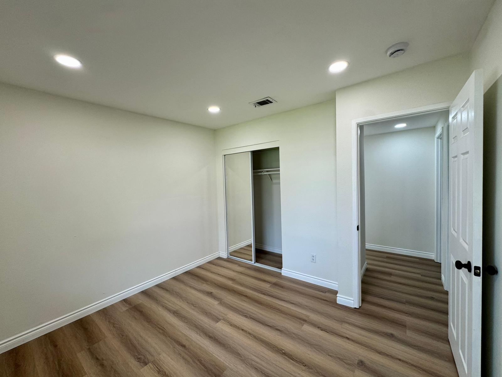 Building Photo - 251 E Heather St