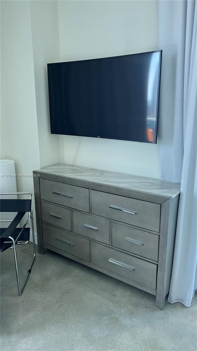 Building Photo - 700 NE 25th St