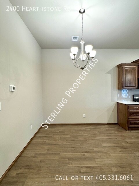 Building Photo - 2400 Hearthstone Rd