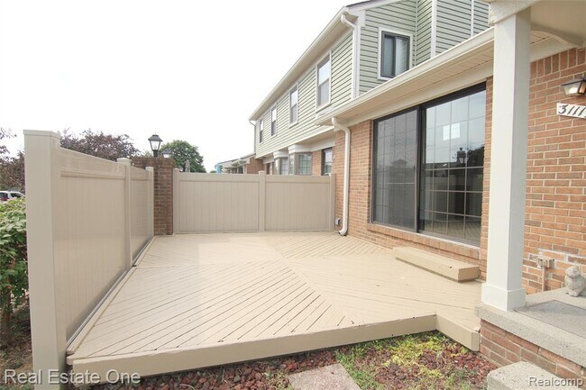 Building Photo - 31119 Country Bluff