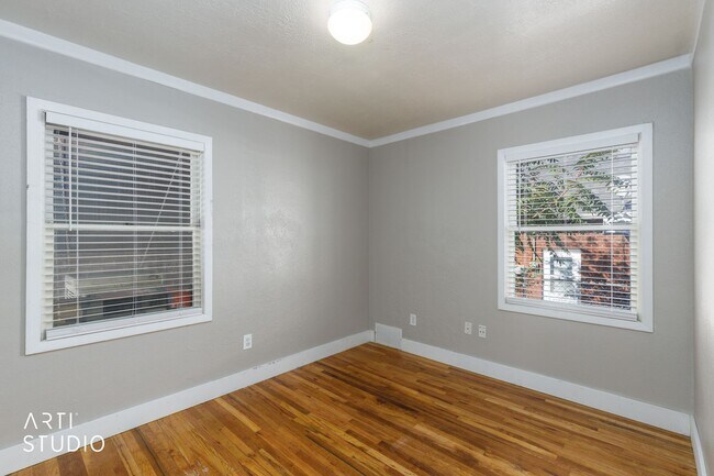 Building Photo - 28th Duplex