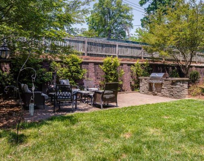 Building Photo - 1337 E Morehead St