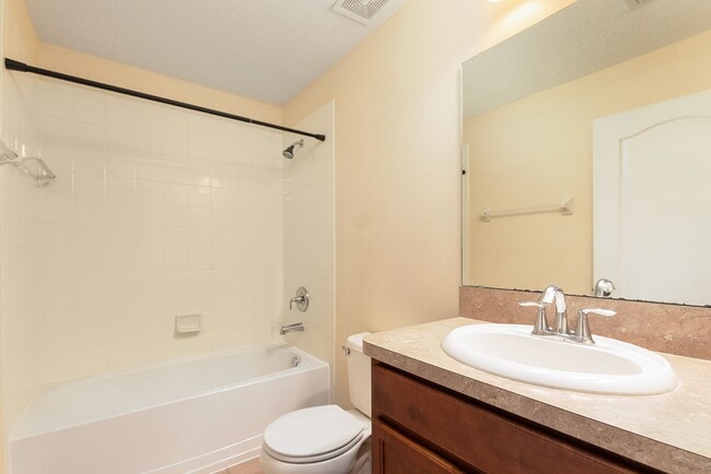 Building Photo - PRISTINE CLEAN 3 BDRM TOWNHOUSE IN SANFORD!