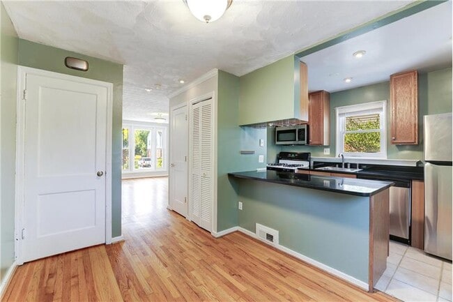 Building Photo - 2308 Mary Baldwin Dr